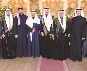 العميد محمد طنا والعقيد عجيل الحسيني يباركان﻿