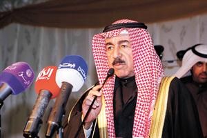 امير قبيلة العجمان سلطان بن حثلين مخاطبا الحضور﻿