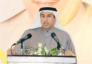 محمد الهدية مخاطبا الحاضرات خلال الندوة