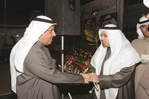 فهد الدوسري مستقبلا احد الناخبين﻿