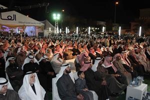 جانب من الحضور خلال افتتاح مقر الدلال عبدالله مال الله
