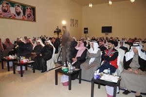جانب من الحضور خلال افتتاح مقر العميري﻿