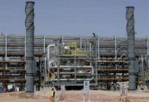 النفط السعودي يوازن النقص العالمي من الامداد الايراني

