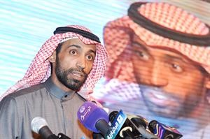 دعبيد الوسمي مخاطبا الحضور﻿