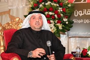 دمحمود دشتي مخاطبا الحضور		محمد سلطان﻿