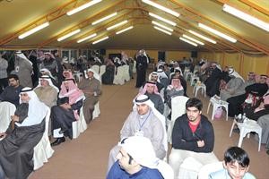 جانب من الحضور في مقر حسين جمال	 متين غوزال﻿
