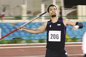 اللاعب عبدالله صالح في مسابقة رمي الرمح﻿