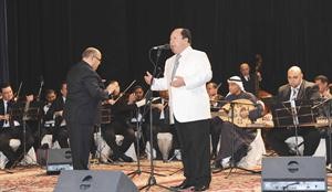 فؤاد زبادي يشدو باغاني عبد المطلب في متحف الكويت