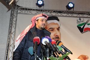 خالد الفضالة متحدثا في مقر مبارك الوعلان﻿