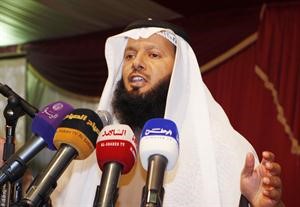 داحمد بن مطيع خلال الندوة
