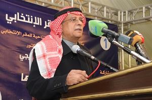  النائب السابق مشاري العصيمي متحدثا خلال الندوة