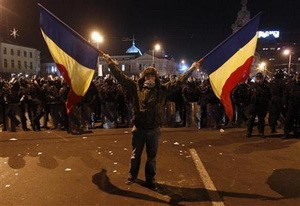 تساقط الثلوج يحدّ من الاحتجاجات المناهضة للحكومة في رومانيا