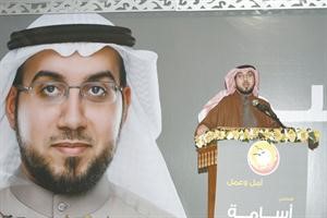 المحامي اسامة الشاهين متحدثا للحاضرات