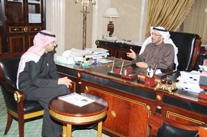 مرشح الدائرة الخامسة النائب السابق الصيفي مبارك الصيفي متحدثا الى الزميل حسين البريكان﻿