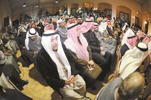 ضرار الغانم بين الحضور بديوان الصقر مساء اول من امس﻿