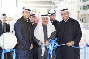 رشيد النفيسي يقص شريط افتتاح البرج الجديد﻿