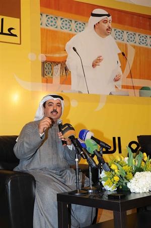 علي الراشد خلال حديثه للحضور في مقره مساء امس الاول	قاسم باشا﻿