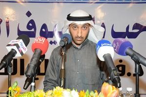 عريف الندوة يقدم الندوة