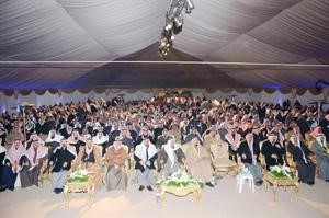 جانب من الحضور خلال افتتاح مقر دعبدالرحمن البصمان	 حسين القريني﻿