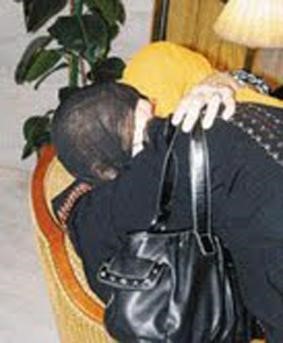 الاماراتية في حضن امها﻿