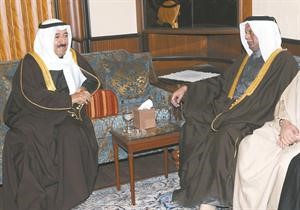 صاحب السمو الامير الشيخ صباح الاحمد خلال لقائه مبعوث امير قطر
