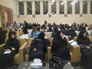 ناخبات الدائرة الثانية يستمعن لحديث عروب الرفاعي﻿
