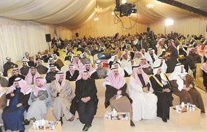 الحضور اثناء ندوة محمد الخليفة خلال افتتاح مقره﻿