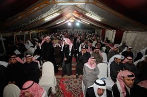 ناخبو الدائرة الاولى في مقر دعبدالواحد الخلفان