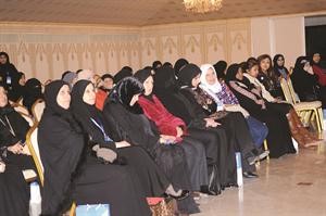 الحاضرات يستمعن لحديث السلطان