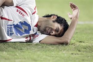 وليد علي نفذ من فخ الايقاف بفضل خبرة الطبيب البناي الازرقكوم