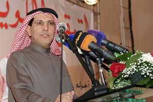 خضير العنزي متحدثا
