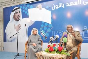 داحمد الخطيب متحدثا وبجواره دحسن جوهر في افتتاح مقر الاخير متين غوزال