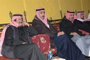 الناخبون في مقر الهطلاني
