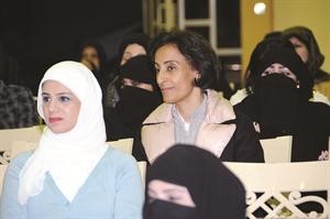 منى بورسلي خلال الندوة فريال حماد