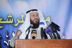 مرشح الدائرة الرابعة متحدثا خلال افتتاح مقره