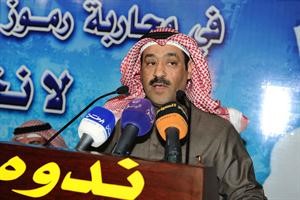 المحامي نواف ساري متحدثا الى الحضور