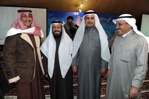 دضيف الله ابورمية متوسطا الحضور ويبدو الزميل ناصر الحسيني