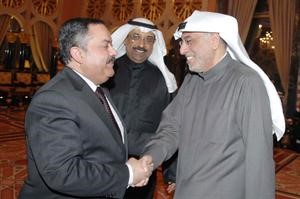 الزميل حسين الفضلي مرحبا بالسفير الاردني ويبدو الزميل عبدالستار ناجي﻿