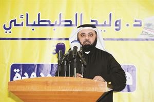 دوليد الطبطبائي متحدثا للحضور خلال افتتاح مقره﻿