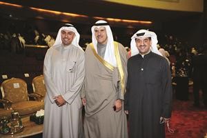 الشيخ سلمان الحمود متوسطا وليد الخشتي وبشار الخشتي﻿