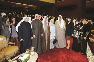 الشيخ سلمان الحمود ودخالد المذكور ودعادل الوقيان مع عدد من اعضاء ذخر﻿