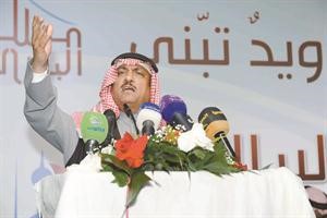 مرشح الدائرة الرابعة النائب السابق مسلم البراك مخاطبا الحضور سعود سالم
