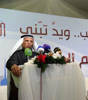محمد الخليفة متحدثا
