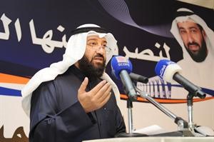 دعلي العمير متحدثا في افتتاح مقره الانتخابي