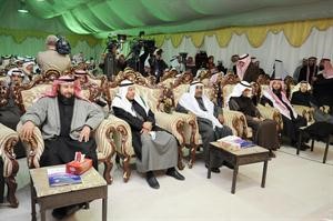 ناخبو الدائرة الثالثة يستمعون الى حديث دعلي العمير