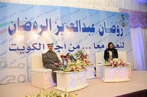 مرشح الدائرة الثالثة روضان الروضان خلال لقاء نسائي اقامه لناخبات الدائرة الثالثة فريال حماد
