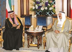 صاحب السمو الامير الشيخ صباح الاحمد مستقبلا عبداللطيف الزياني﻿