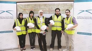 عدد من طلبة الهندسة في الكلية الاسترالية﻿