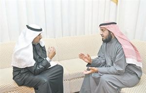النائب السابق ومرشح الدائرة الخامسة فلاح الصواغ متحدثا للزميل محمد الدشيش