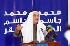 محمد الصقر مخاطبا الحضور خالد مكي

